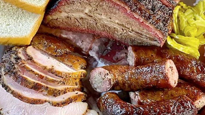 Prueba el brisket ahumado más exquisito de Texas; el mejor restaurante de la ruta BBQ