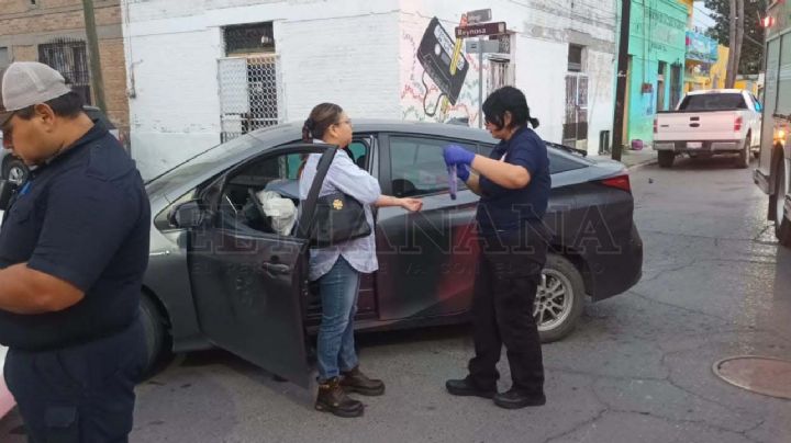 Mujeres protagonizan choque en Sector Centro de Nuevo Laredo | FOTOS