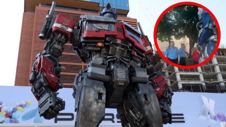 Captan a policía 'peleando' con Optimus Prime en un parque; ¿cuáles fueron los motivos?