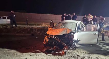 En Nuevo Laredo, jovencita destroza su auto en la Carretera Aeropuerto  