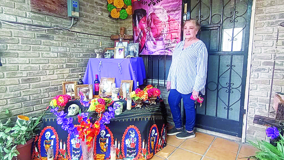 La señora Moreno adorna cada año de la mejor manera su hogar.