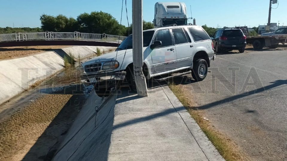 Nadie sabe ni nadie supo lo que pasó con el conductor de la camioneta, ya que desapareció como por arte de magia del lugar del accidente