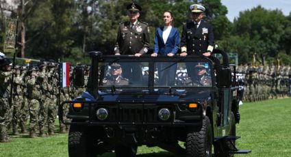 Primera salutación a la presidenta Claudia Sheinbaum de Fuerzas Armadas y Guardia Nacional