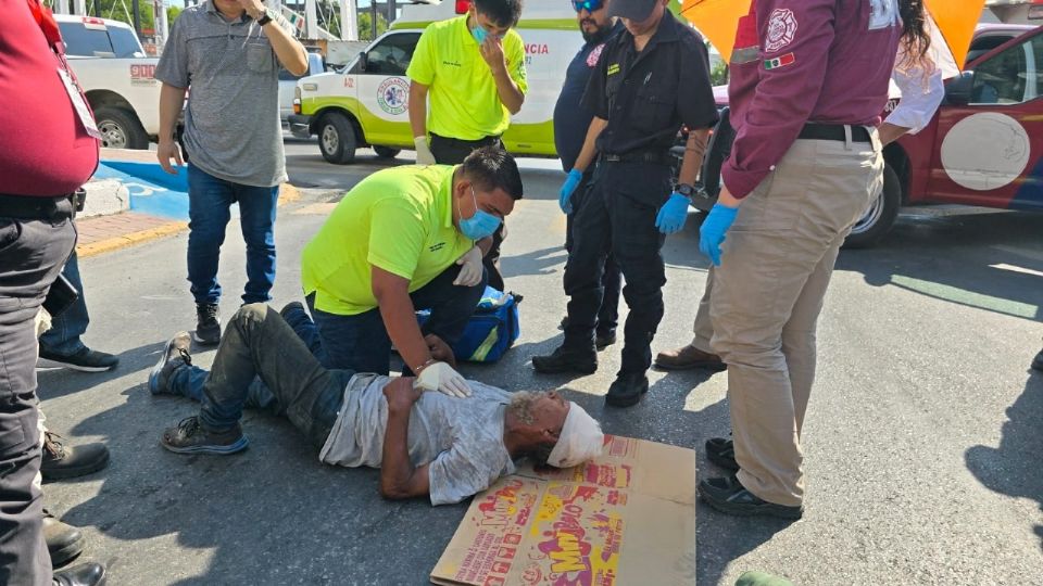 El abuelito fue atendido por paramédicos y elementos de rescate