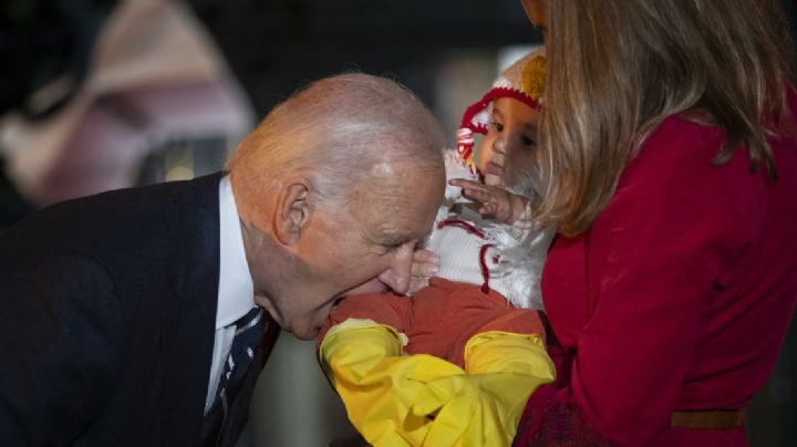 Biden 'muerde' a bebés en la Casa Blanca: ¿un Halloween divertido o algo más? | VIDEO