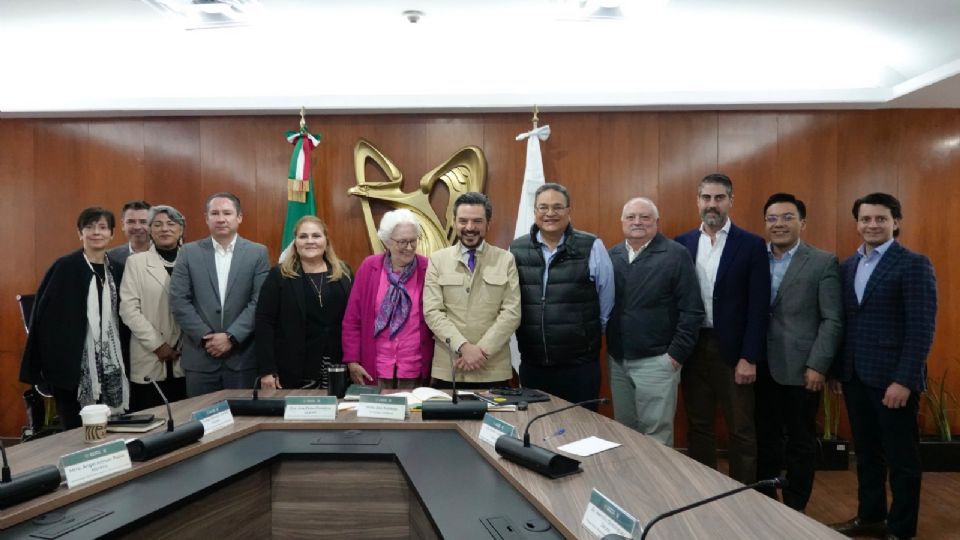 Celebran nuevo esquema de compra de medicinas.