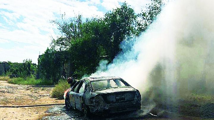 Nuevo Laredo: voraz incendio acaba con automóvil en la colonia Enrique Cárdenas; ¿qué pasó?