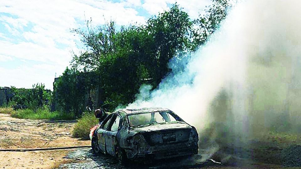 El carro quedó completamente consumido por las llamas