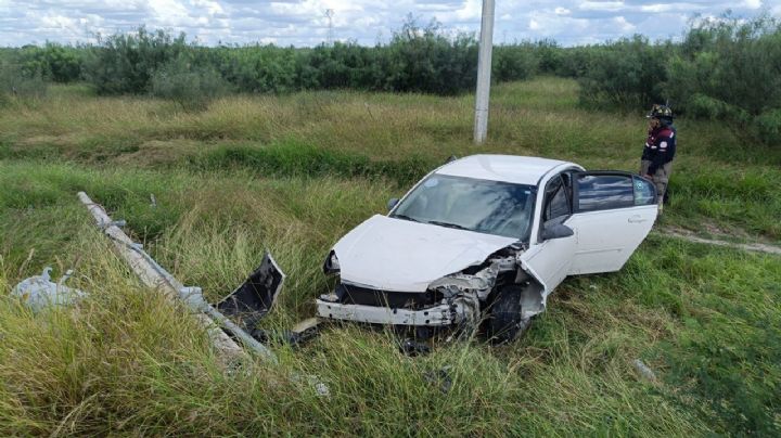 Mujer evita choque con tráiler en Segundo Anillo Periférico, pero pierde el control y choca