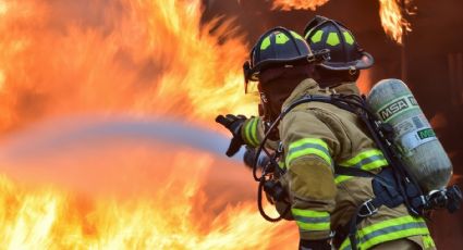 Incendio casi acaba con la vida de una persona en Laredo; lo reportan grave