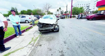 Nuevo Laredo: conductor destroza su camioneta en la Colonia Jardín; esto fue lo que pasó