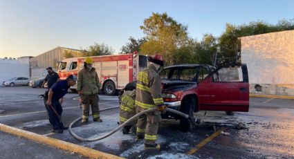 Camioneta se incendia en HEB de Nuevo Laredo y causa pánico