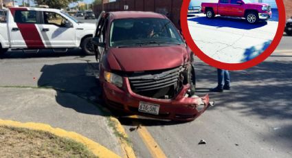 Abuelita choca aparatosamente con camioneta con remolque en la colonia Hidalgo