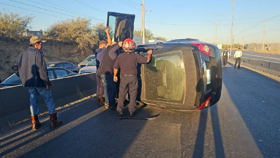 Nuevo Laredo: mujer termina lesionada tras volcar aparatosamente en Carretera Aeropuerto