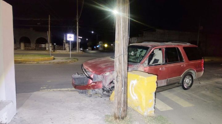 Colonia Hidalgo: estampa su Expedition contra muro; conductor huye a pie