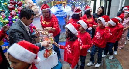 Preside rector encendido del pino navideño Familia UAT