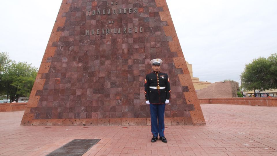 El exmarino de Estados Unidos busca a Cecilia.