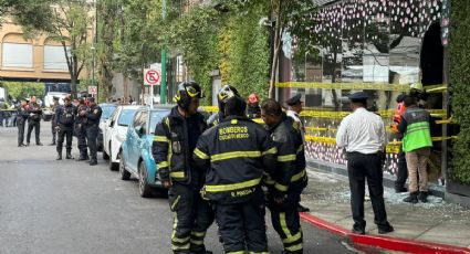 Explosión en una plaza comercial provoca la muerte de un trabajador; hay varios lesionados