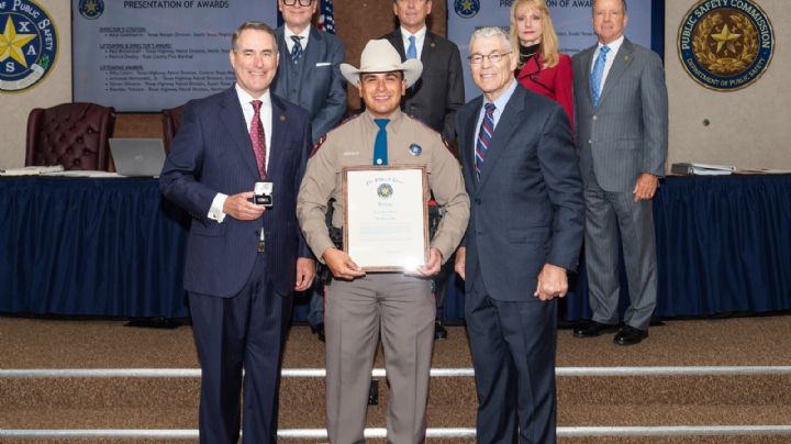 Patrulleros de Laredo recibieron el premio 'Salva Vidas' por su heroica actuación en accidentes