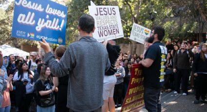 Mensajes de odio en protesta generan rechazo y movilización estudiantil en Texas State