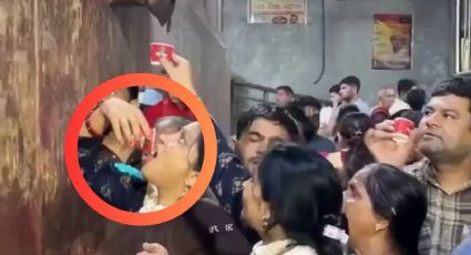 Feligreses hacen fila para beber 'agua bendita'; resultó ser agua del aire acondicionado | VIDEO