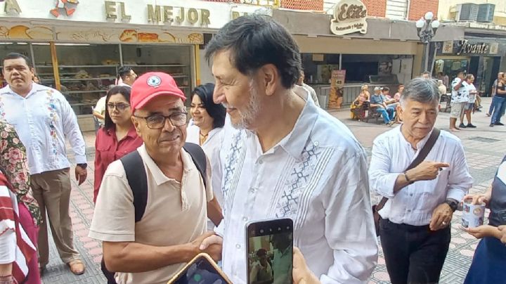 Fernández Noroña sorprende a los tampiqueños con paseo espontáneo antes de Asamblea Informativa