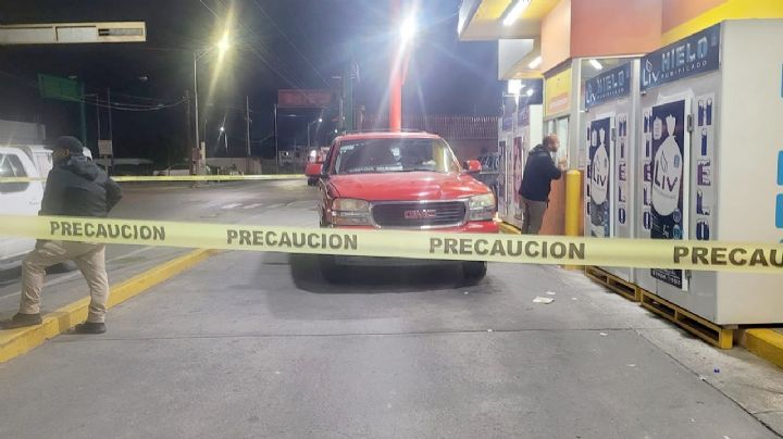 Muere dentro de su camioneta tras comprar en farmacia de la avenida Guerrero