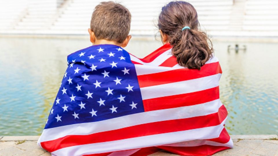 Las autoridades estadounidenses piden a los padres de los menores de 18 años realizar este trámite de nacionalidad
