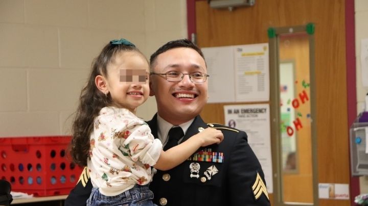 Padre sorprende a su pequeña tras no verla 11 meses en Laredo; es militar asignado a Corea del Sur