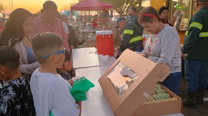 Disfrutan familias del festival navideño Grinchmas at Fasken en Laredo