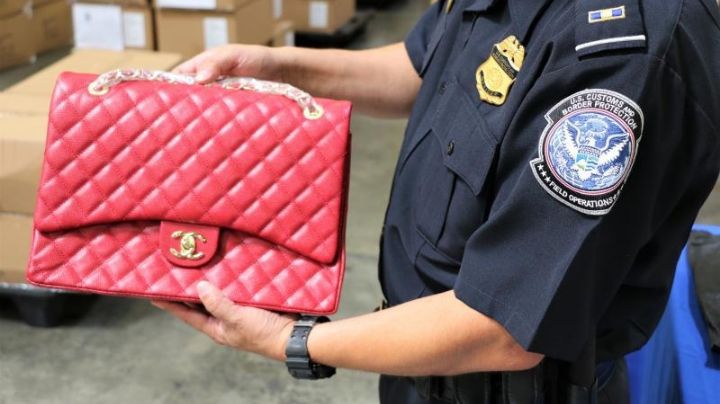 Abuelita de 74 años podría ser sentenciada a cárcel por vender piratería