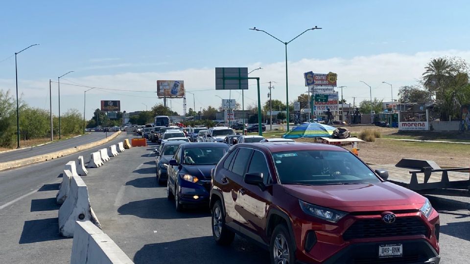 Filas de paisanos rumbo a Estados Unidos.