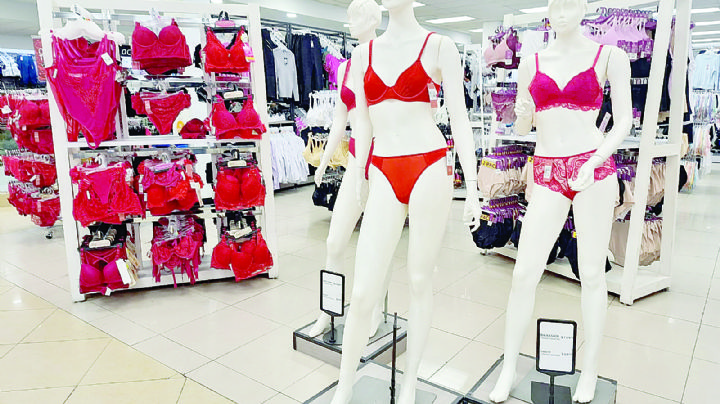 Ofrecen ropa para ‘rituales’ de Fin de Año