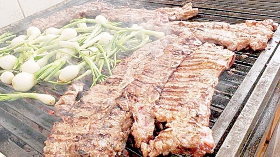 La carne asada es la comida predilecta por neolaredenses para despedir el año. 
