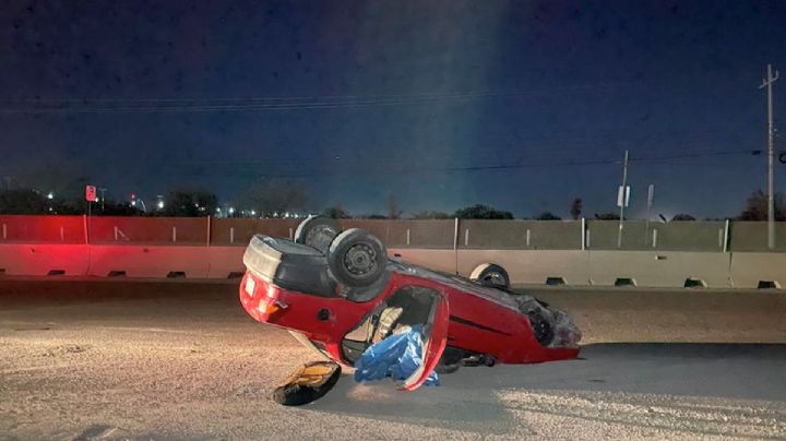 Volcadura en la carretera a Nuevo Laredo; conductor muere dentro de su vehículo