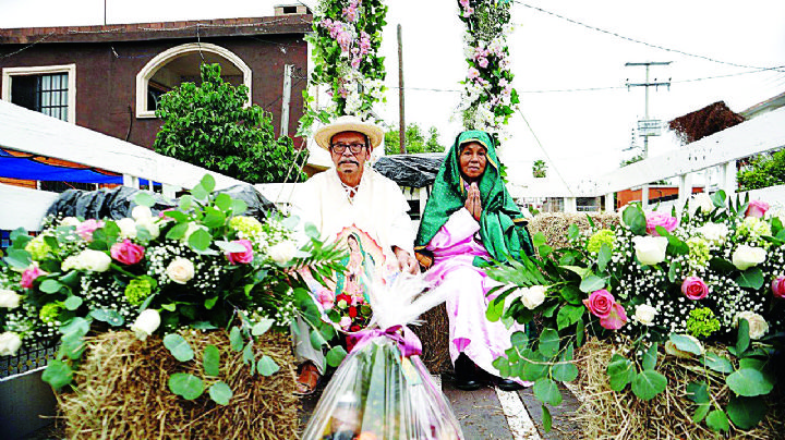 Visitan abuelitos de Casa Club del DIF a la Virgen de Guadalupe