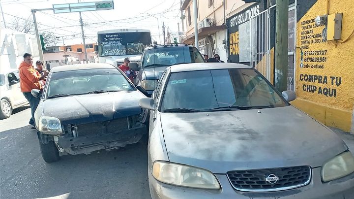 Nuevo Laredo: Mujer causa aparatoso choque de seis por no tener cuidado