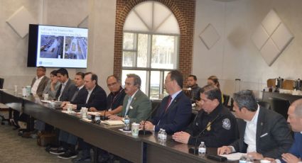 Agentes aduanales y autoridades de Laredo reunidos para atender emergencias de transporte