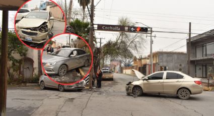 Le vale la luz roja y causa aparatoso accidente en avenida José María Morelos y Coahuila