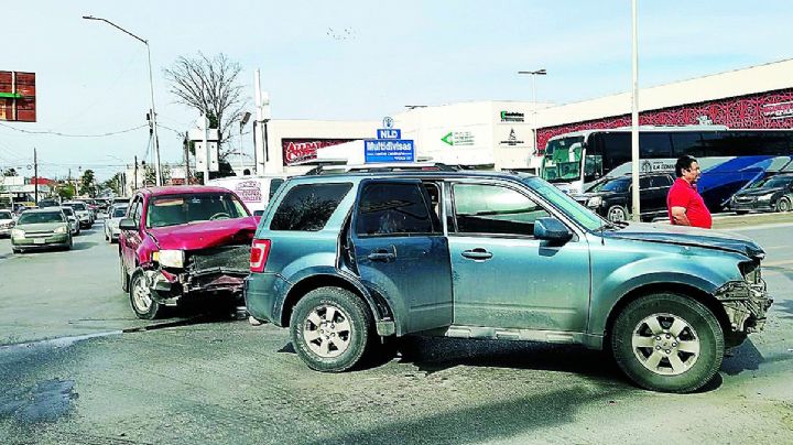 Chocan en la César López de Lara; ambos declaran tener luz verde