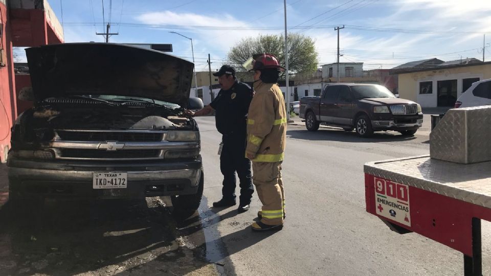 Una camioneta se incendió en la colonia Guerrero