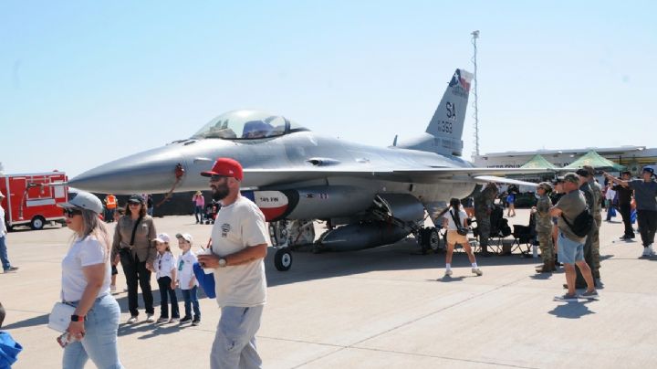 Maravilla a espectadores el show aéreo en Laredo, Texas | FOTOS