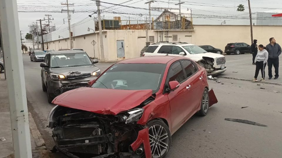 El accidente en la colonia Guerrero involucró tres vehículos