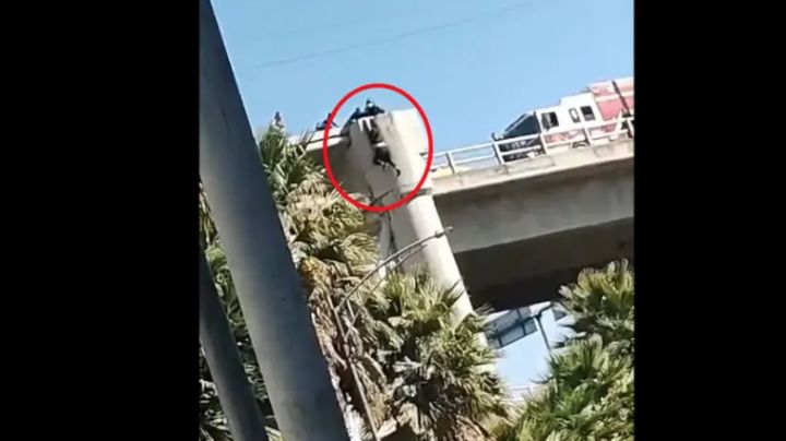Captan momento en que mujer cae de puente en CDMX | VIDEO