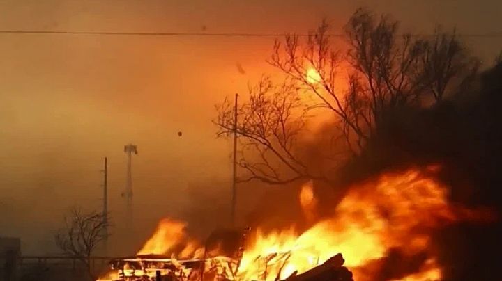 Incendio forestal en Texas es el peor de toda su historia; sigue sin control | VIDEO