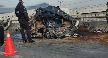 Accidente de terror: tráiler destroza camioneta familiar; padres e hija quedan prensados