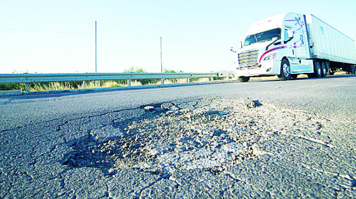 Hacen baches más peligrosa la libre de la Carretera Nacional; se tienen que reparar una y otra vez