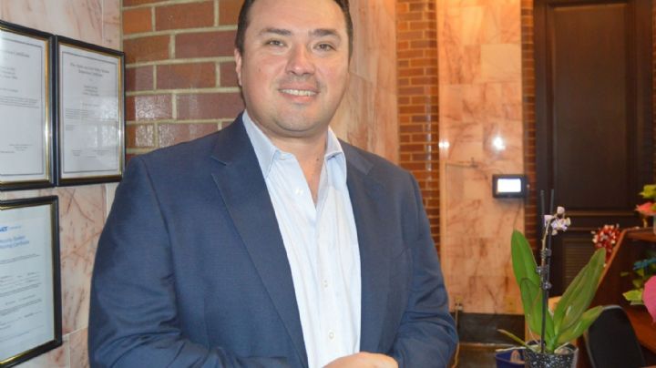 Rick Laurel, primer laredense en integrar mesa directiva regional de Cruz Roja Americana