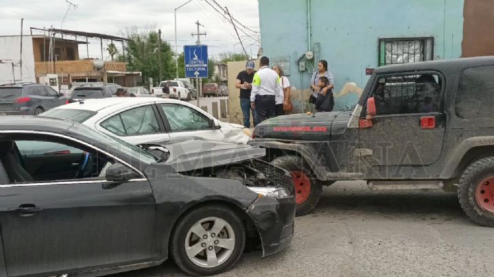 Nuevo Laredo: mujer no hace alto y ocasiona carambola en la Mirador 
