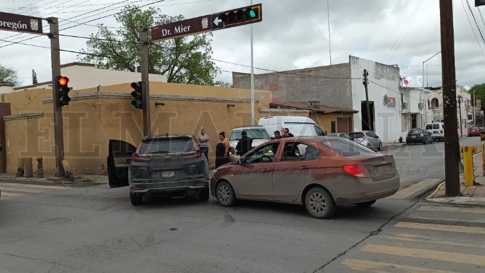 Una distracción casi provoca un mortal accidente en el centro de la ciudad